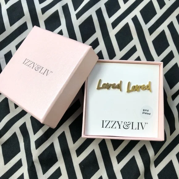 Izzy & Liv 18k Gold Plated “Loved” Stud Earrings NIB - Picture 1 of 1